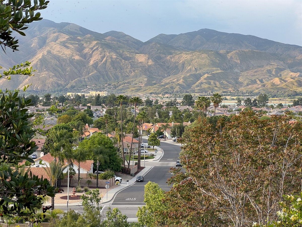 San Jacinto neighborhood streets with the dramatic San Jacinto Mountains rising behind